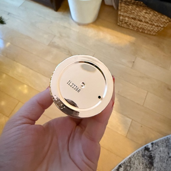 JLO Body tighten & tease ultimate body serum - Picture 4 of 5